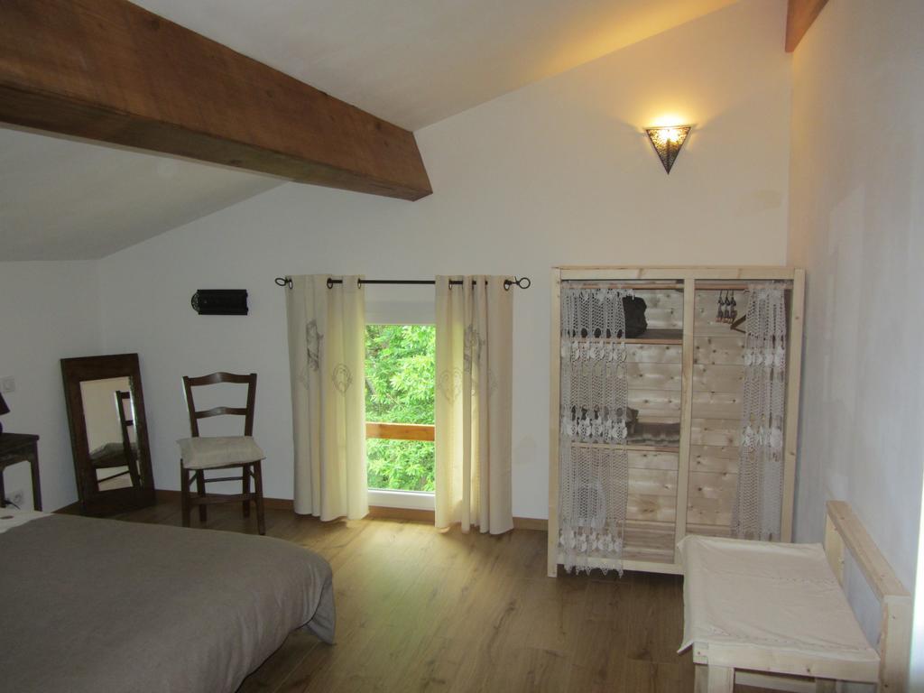 Bed and Breakfast Les Cimes Saint-Pierre-de-Riviere Номер фото