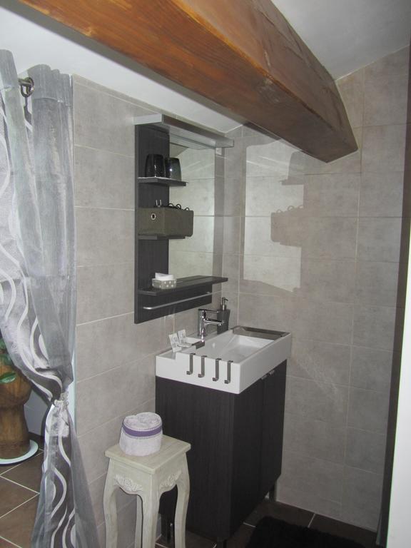 Bed and Breakfast Les Cimes Saint-Pierre-de-Riviere Номер фото